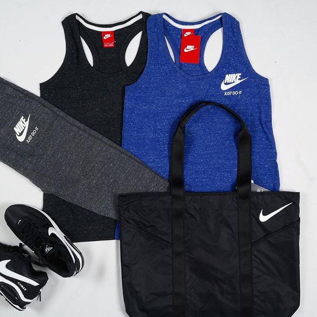Nike Vintage + ? Nike Air Max Command. ?? Vi har fått inn hele serien med genser, jakke, singlet og bukse. ------------------------------------------
#nike #nikewomen #style #nikesportswear #nikevintage #aktivejenter #shapeupnorge #bergen #vestkantenstorsenter #gallerietbergen #sportsgalleriet